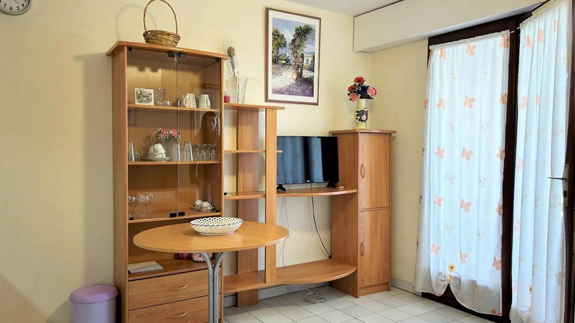 Studio Avec Coin Nuit, Parking, Proche Plage - Le Lavandou - Fr-1-251-50 contacts